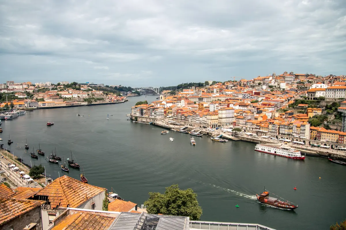 Margens de Gaia e Porto junto ao rio Douro